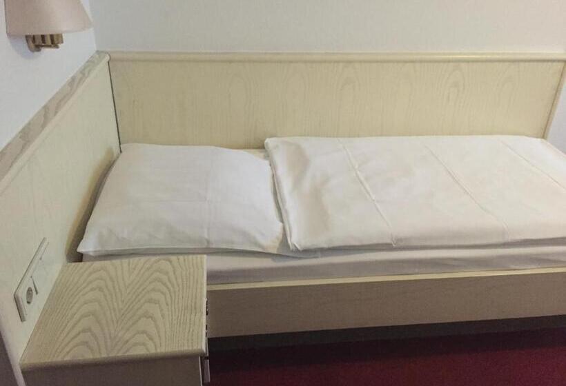 스탠다드 싱글 룸, Görres