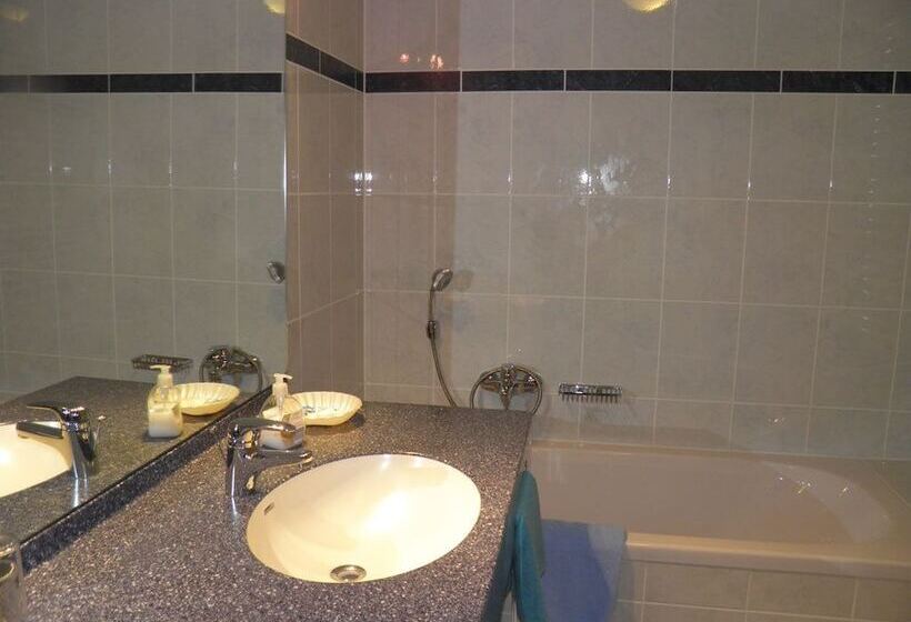 컴포트 싱글 룸, Görres