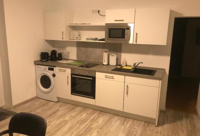 شقة غرفتين, Haus Im Grünen