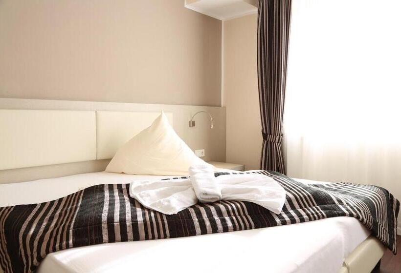 컴포트 룸, Il Cavallino