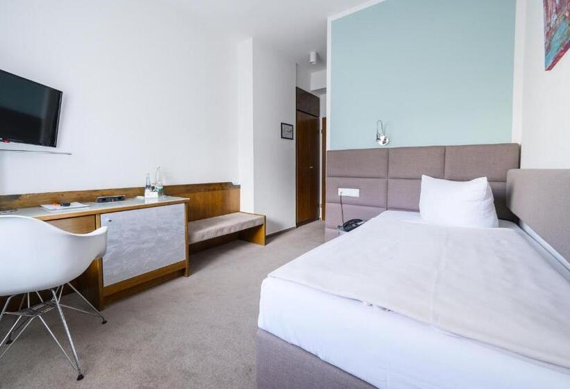 اتاق استاندارد یک نفره, Kaspar Garni