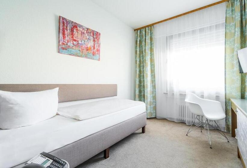 اتاق استاندارد یک نفره, Kaspar Garni