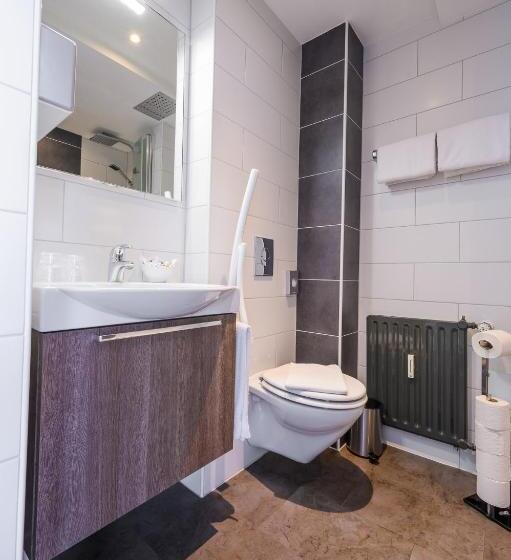 اتاق استاندارد, Kaspar Garni