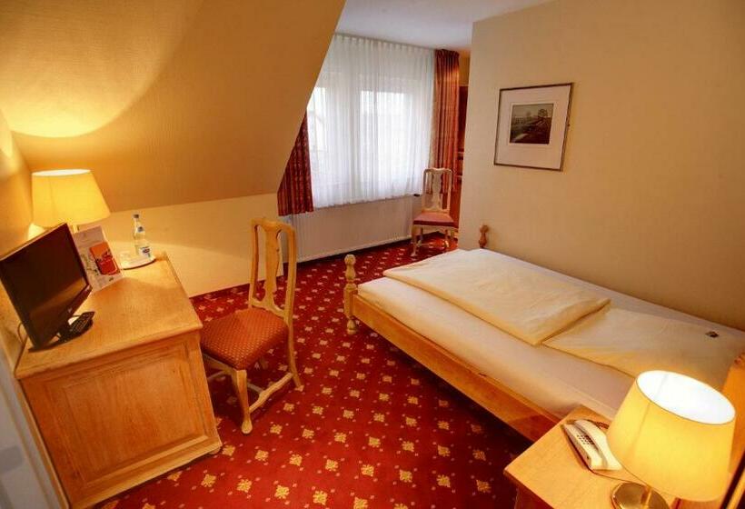 标准单人间, Kronprinz Garni