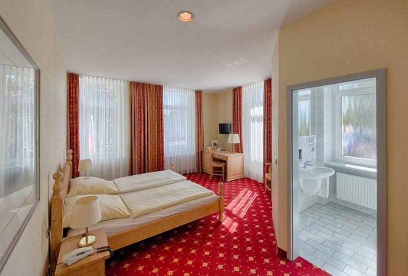 标准三人间, Kronprinz Garni