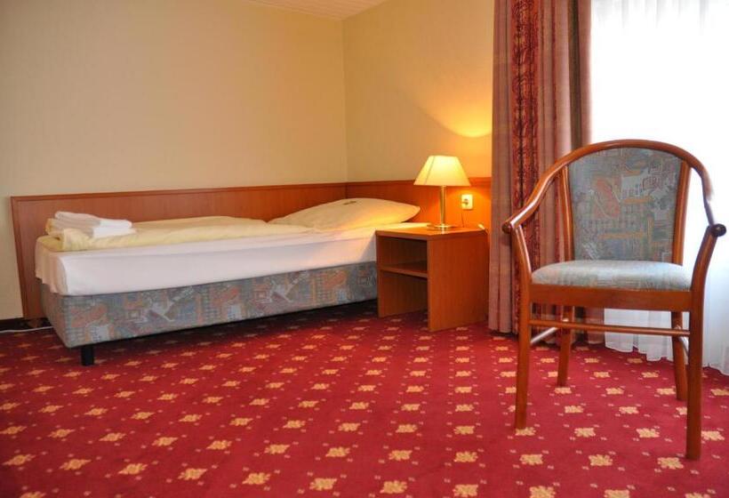 标准三人间, Kronprinz Garni