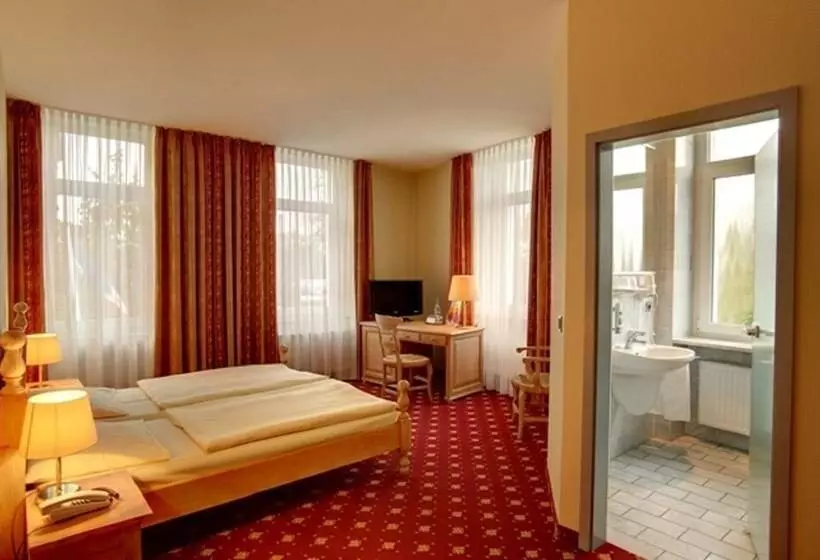 スタンダードトリプルルーム, Kronprinz Garni