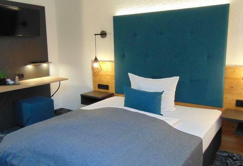 标准单人间, Mariandl