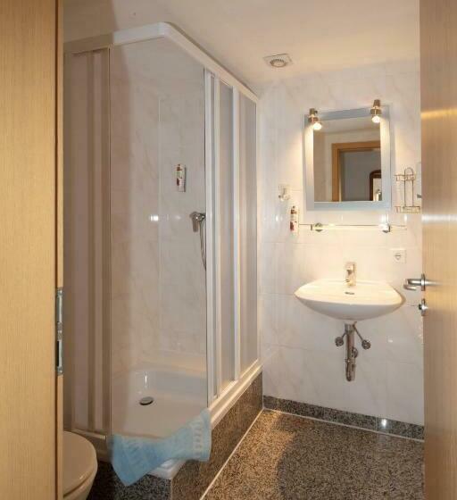 غرفة قياسية, Maximilian