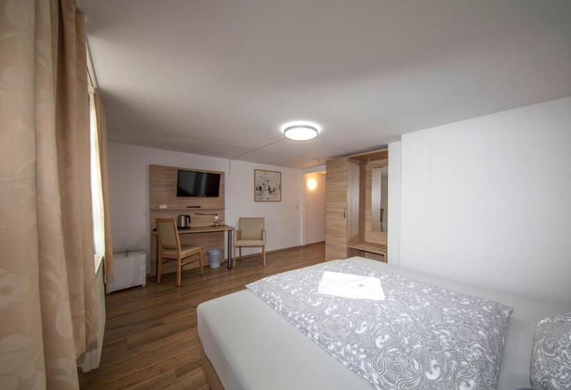 غرفة كومفورت, Maximilian