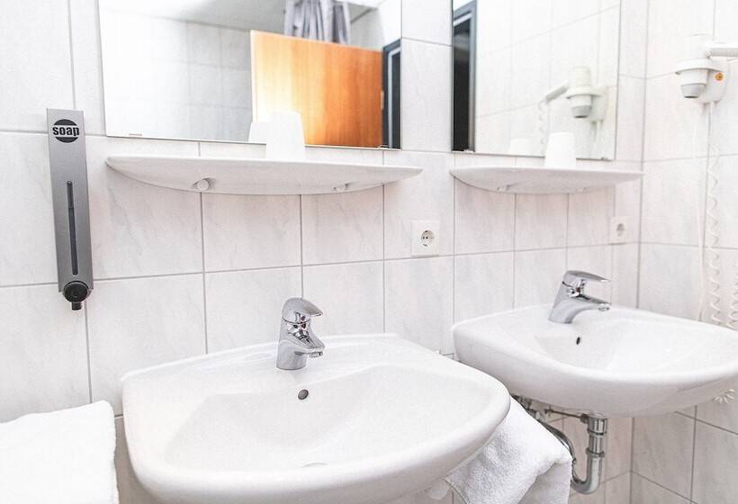 اتاق استاندارد چهارنفره با بالکن, Plaza Hotel Föhr Am Bodensee