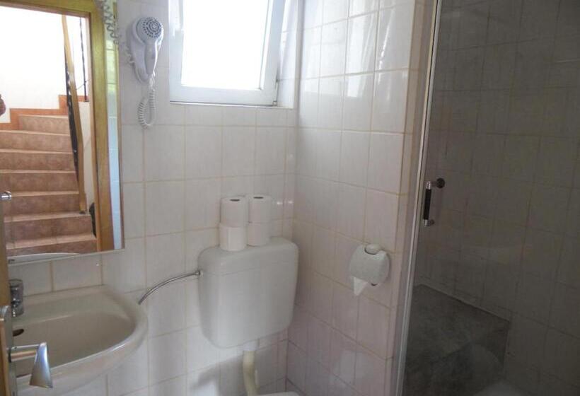 침실 2개 아파트, Restaurant Biesenbach