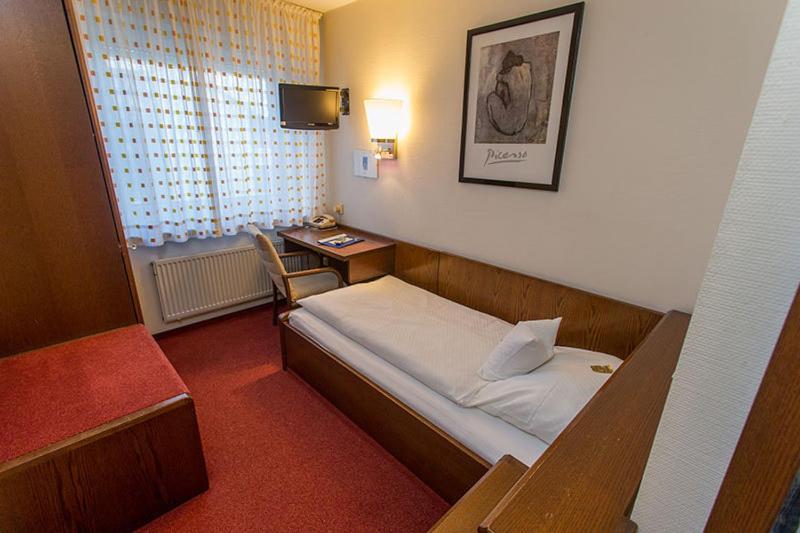 اتاق استاندارد یک نفره, Restaurant Brintrup