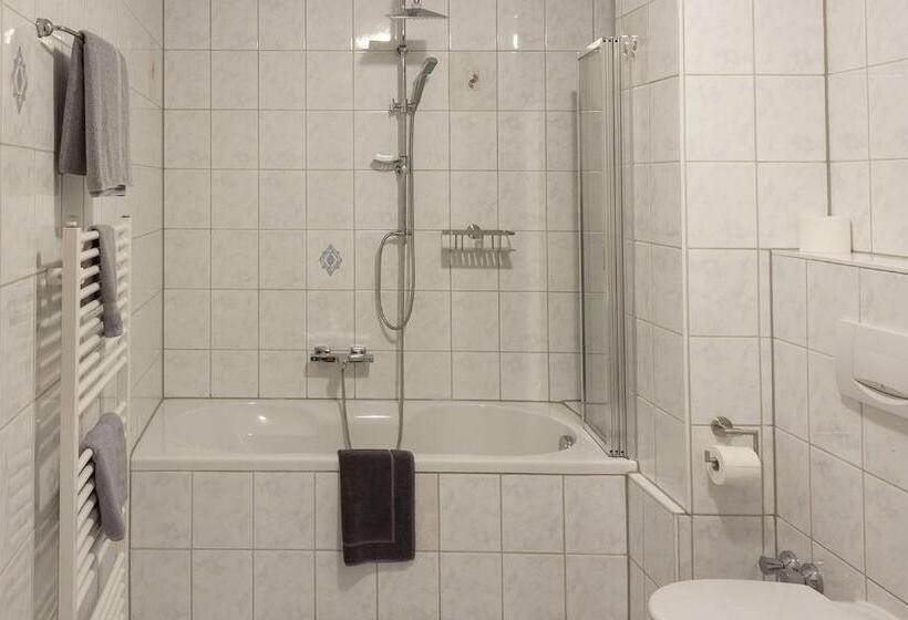 标准单人间, Restaurant Waldlust