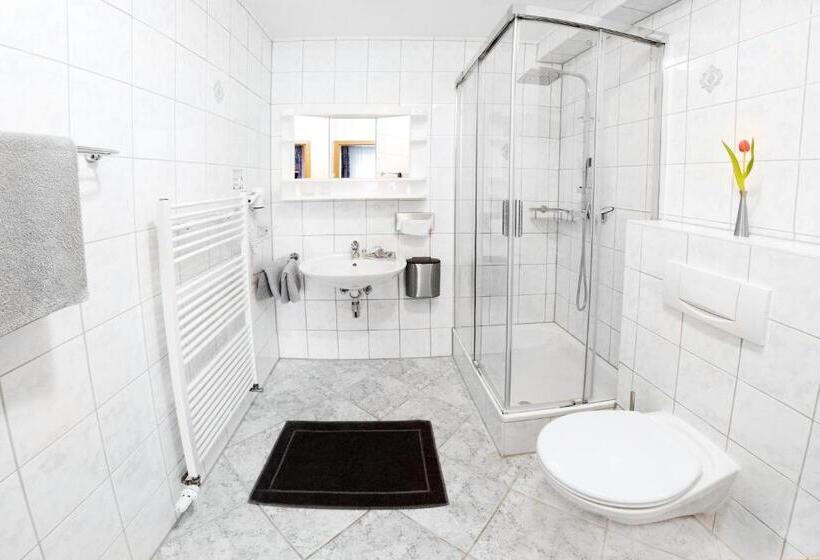 标准单人间, Restaurant Waldlust