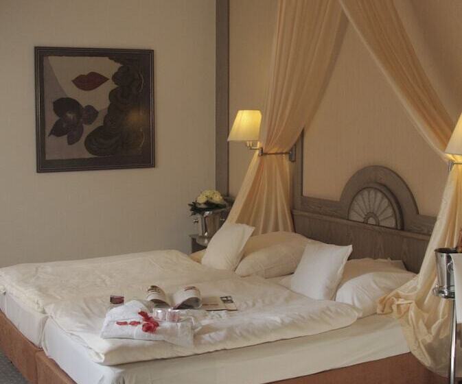 Семейный Номер, Romantisches Hotel Menzhausen