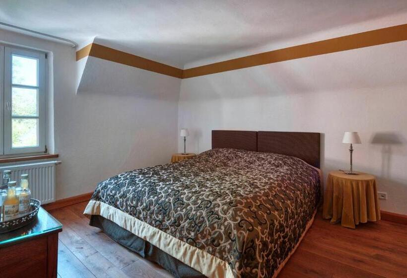 패밀리 방갈로, Schloss Wissen