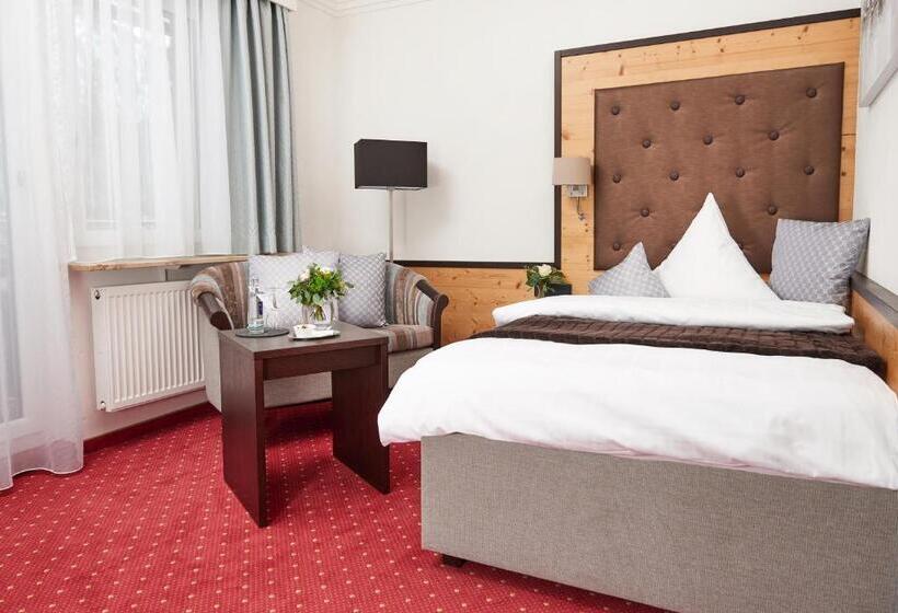 اتاق استاندارد یک تخته با بالکن, Wittelsbacher Hof