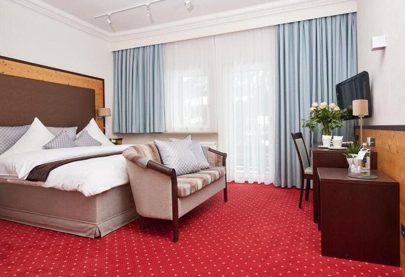 اتاق استاندارد با بالکن, Wittelsbacher Hof