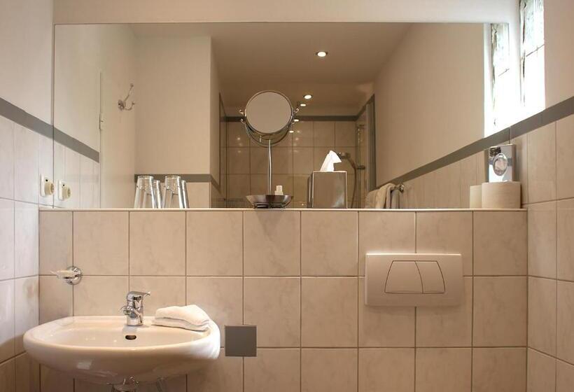 스탠다드 룸, Zur Sonne