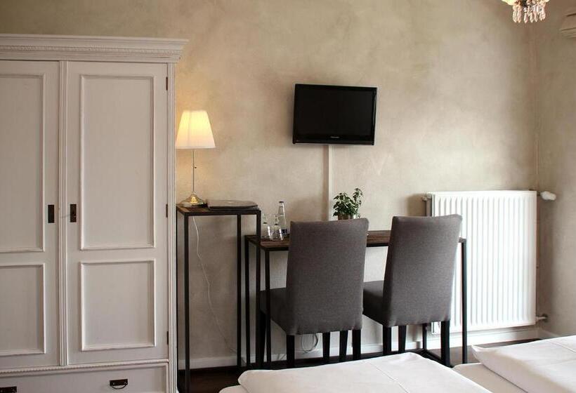 스탠다드 룸, Zur Sonne