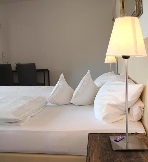 스탠다드 룸, Zur Sonne