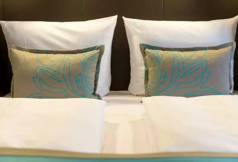 キングサイズベッドのスタンダードルーム, Motel One Frankfurt Messe