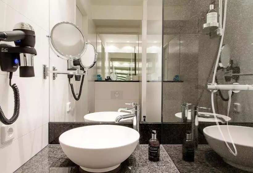 バルコニー付きスタンダードルーム, Motel One Frankfurt Messe