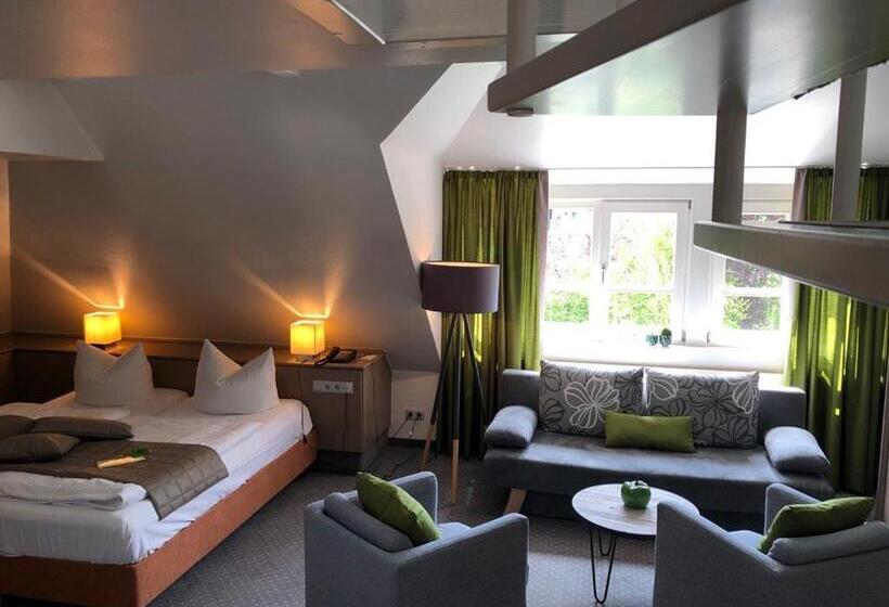 Семейный Номер, Romantisches Hotel Menzhausen