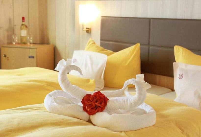 חדר סטנדרט לשלושה, Sporthotel Göbel