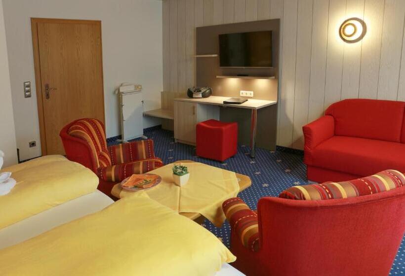 חדר סטנדרט לשלושה, Sporthotel Göbel