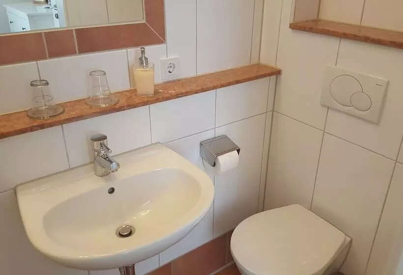 Standard Yhden Hengen Huone, Villa Linda