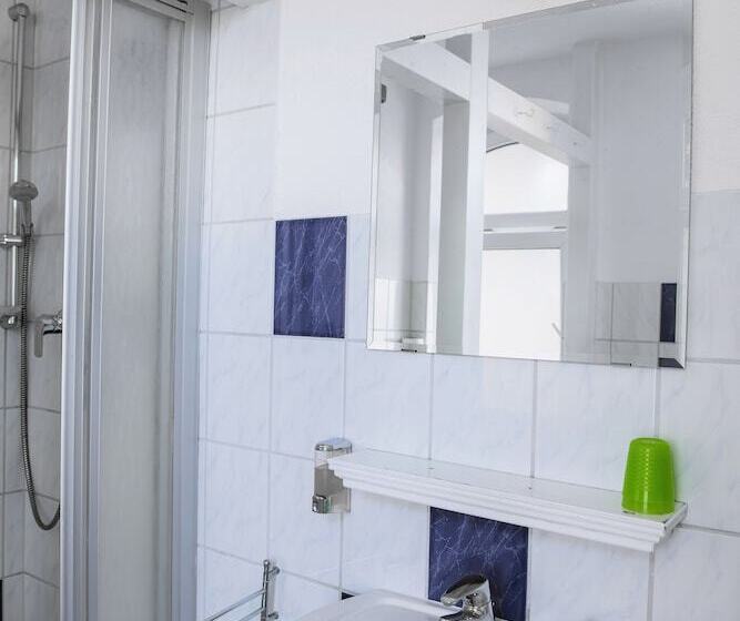 غرفة قياسية فردية, Pension Bertha