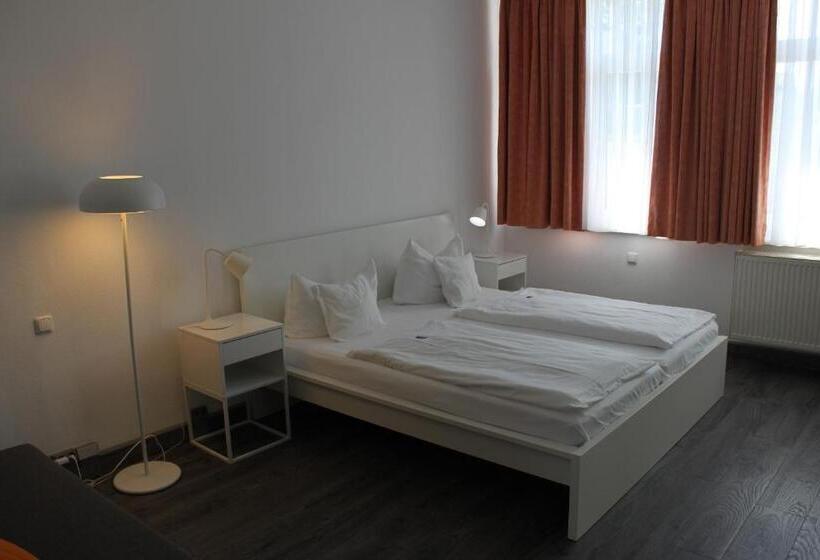 חדר קומפורט, Am Römerwall