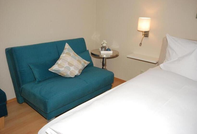 غرفة قياسية ثلاثية مزودة بشرفة, Colosseum