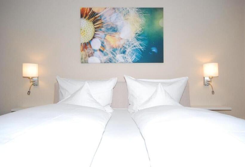 غرفة قياسية ثلاثية مزودة بشرفة, Colosseum