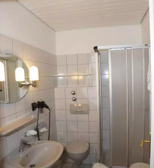 スタンダードトリプルルーム, Deutsches Haus