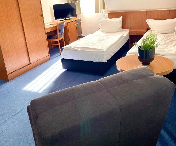 اتاق استاندارد سه نفره, Und Restaurant Gartenstadt Erfurt