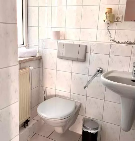 Standard Triple Room, Und Restaurant Gartenstadt Erfurt