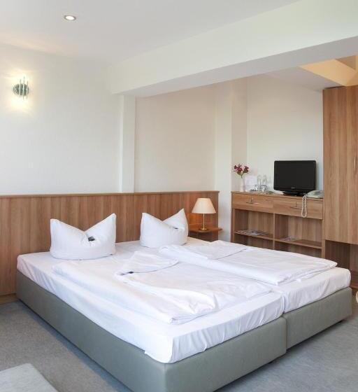 اتاق استاندارد با بالکن, Und Restaurant Gartenstadt Erfurt