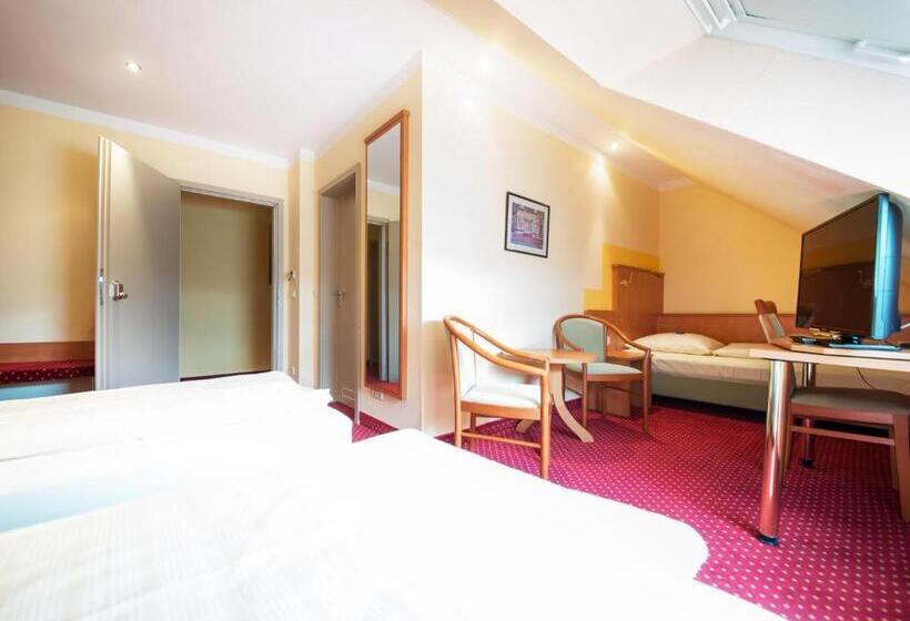 スタンダードトリプルルーム, Mirage