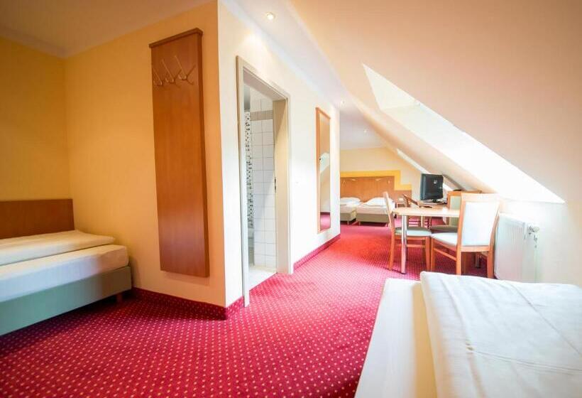 スタンダード４人部屋, Mirage