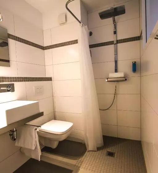 Comfort Yhden Hengen Huone, Solewerk