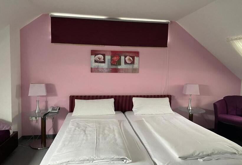 스탠다드 트리플 룸, Unterfeldhaus