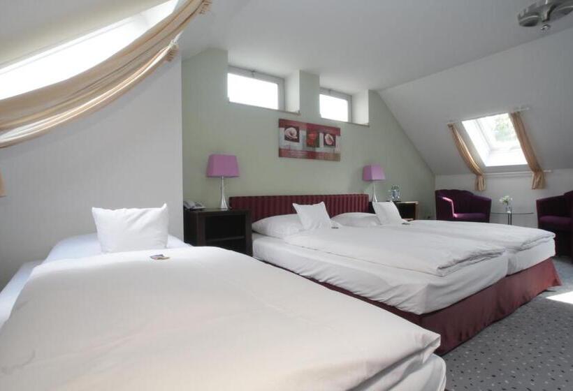 스탠다드 트리플 룸, Unterfeldhaus