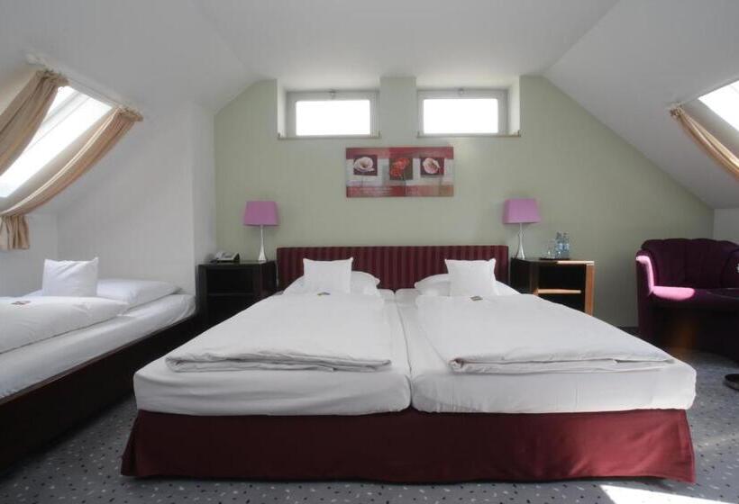 스탠다드 트리플 룸, Unterfeldhaus