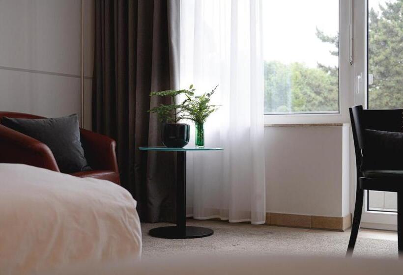 Номер Стандарт, Vierjahreszeiten Am Seilersee