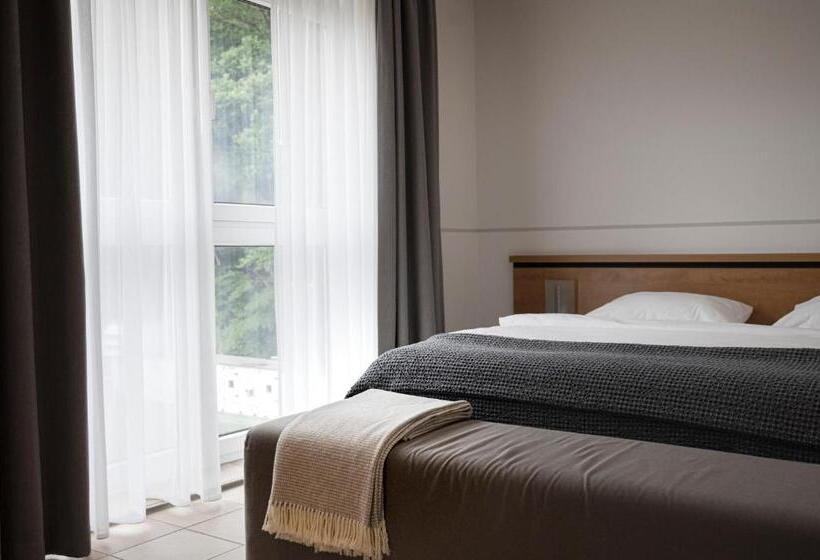 Номер Стандарт, Vierjahreszeiten Am Seilersee