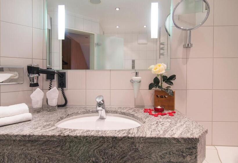 Номер Стандарт, Vierjahreszeiten Am Seilersee