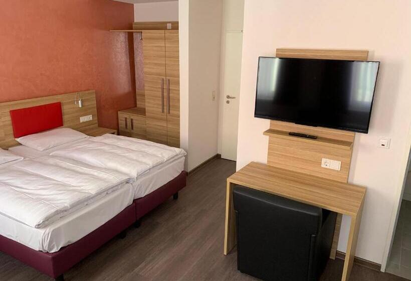 Номер Стандарт Трехместный, Well Garni